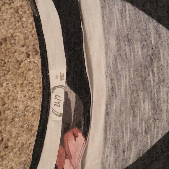 Cute shirt - Picture 3 of 3